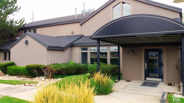 2230 N University Pkwy — photo