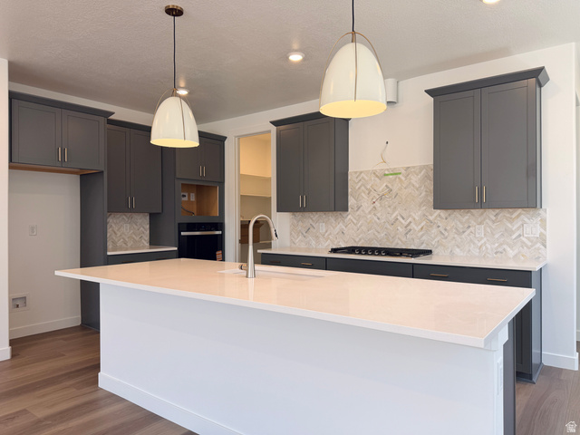 557 E Rimrock Ln — photo
