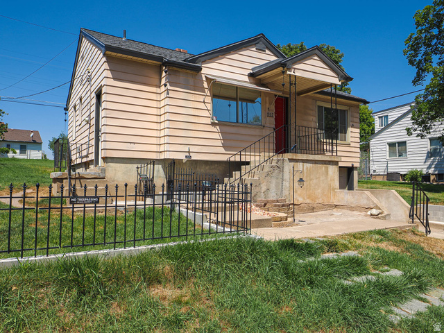 117 E Country Club Dr — photo