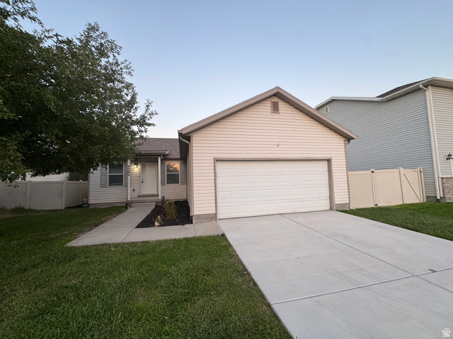 4384 N Maple Dr — photo