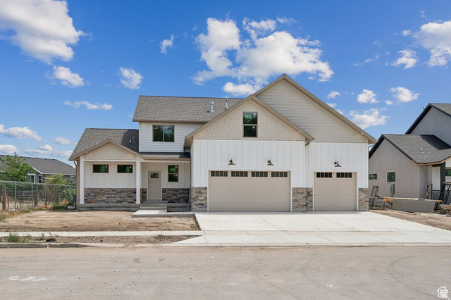 1471 Colbey Loop — photo