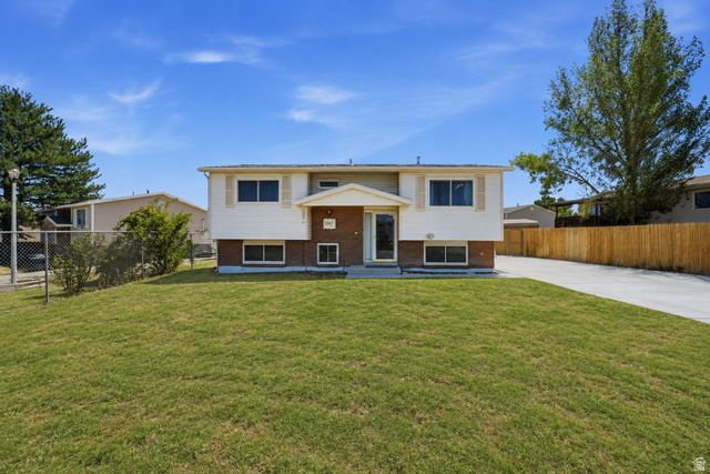 3347 S Sidney Way — photo