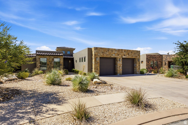 1317 W Shinnecock Dr — photo