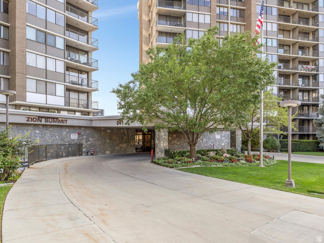 241 N Vine St #306 E — photo