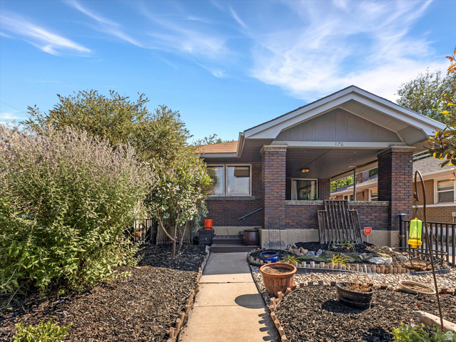176 E Kelsey Ave — photo