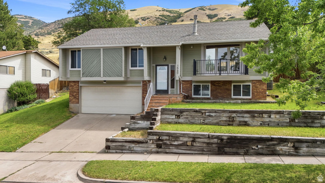 1560 E Hills Dr — photo
