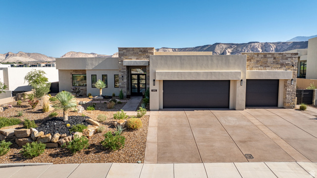1392 W Canyon Tree Dr — photo