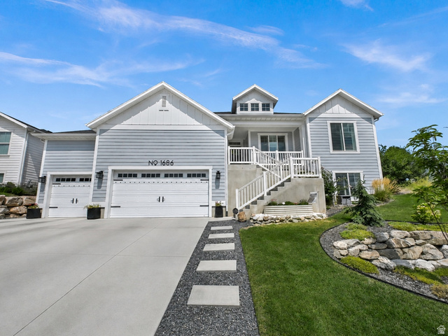 1686 N Emerald Dr — photo