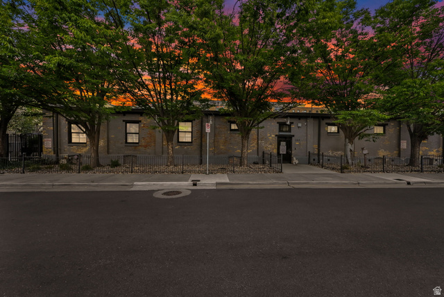 346 W Pierpont Ave #E120 — photo