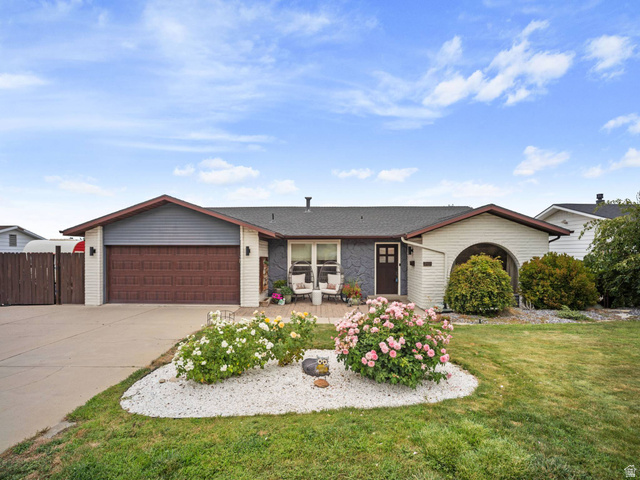 2415 E Campus Dr — photo