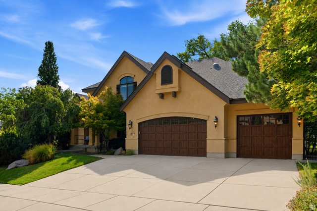 1017 N Oakridge Dr — photo