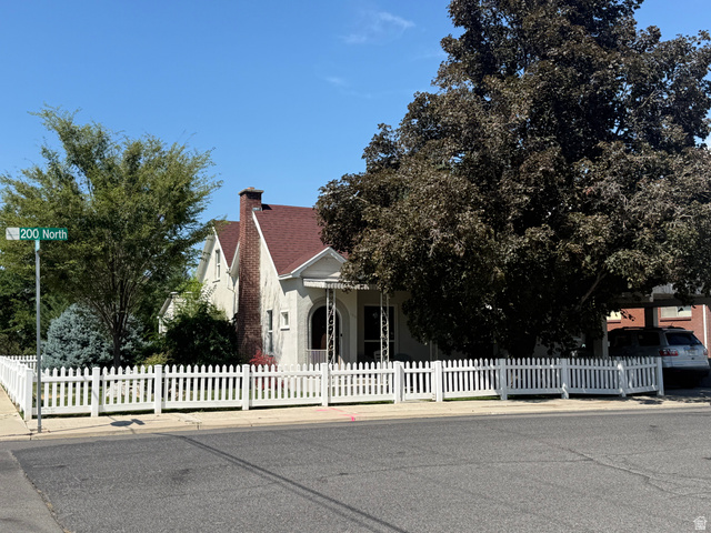 194 W 200 N — photo