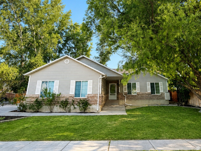 1320 E Raptor Rd — photo