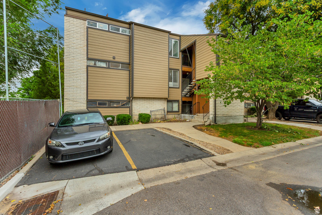 2438 S Elizabeth St #5 — photo