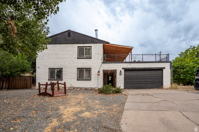 450 Hillside Pl — photo
