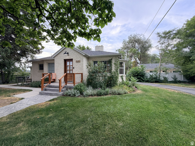 1647 E Woodland Ave — photo
