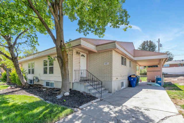 1026 E Perrywill Ave — photo