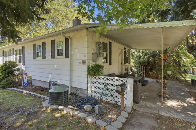 906 Grandview Dr — photo