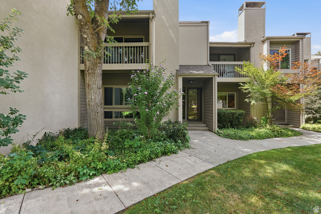 5647 S Park Pl — photo