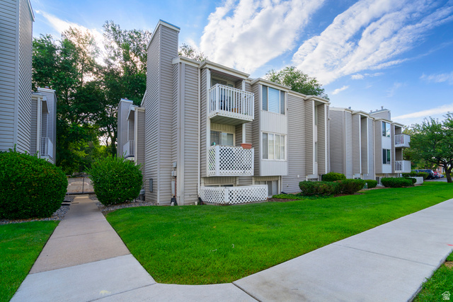 875 E Arrowhead Ln #42 — photo