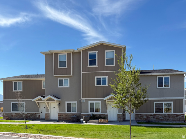 211 E 700 N #23 — photo