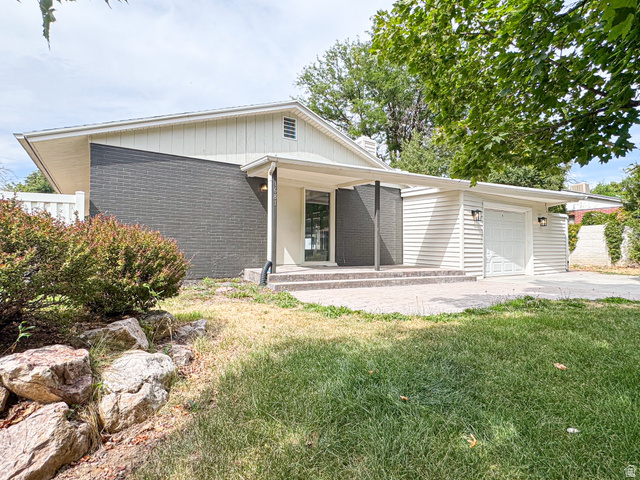 1681 E Meadowmoor Rd — photo
