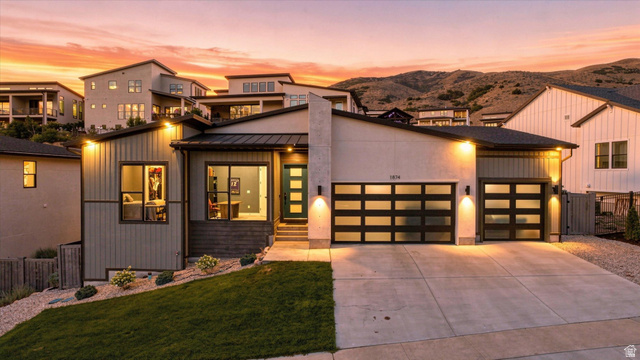 1874 W Oakridge Dr — photo