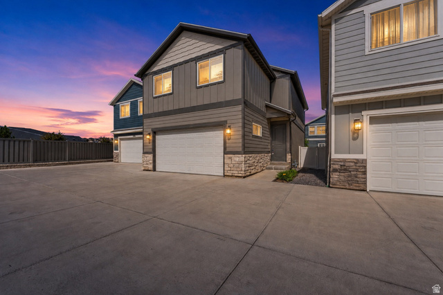 8704 N Pebble Aly — photo