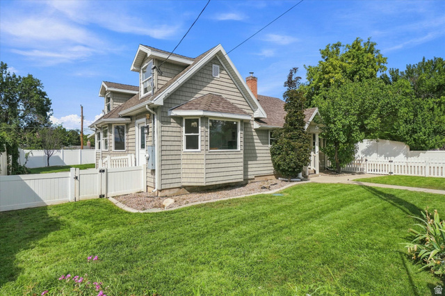 1411 E Woodland Ave — photo