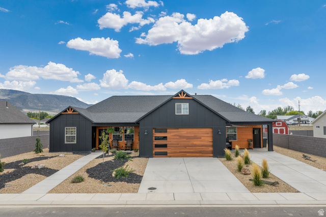 932 E Winchester Dr — photo