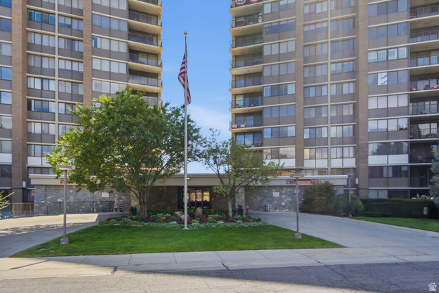 241 N Vine St #402 W — photo