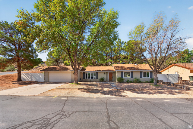 1690 E Maplewood Way — photo