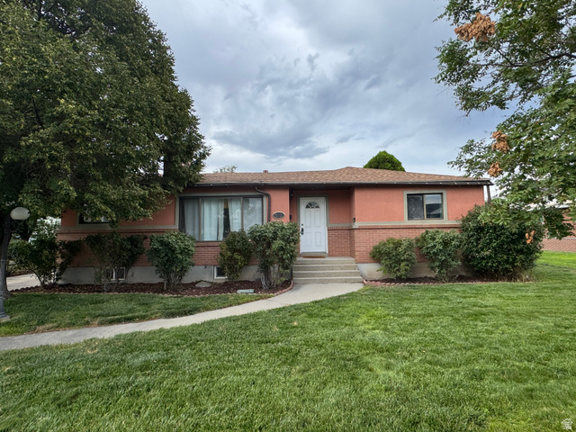 562 W Fern Dr — photo