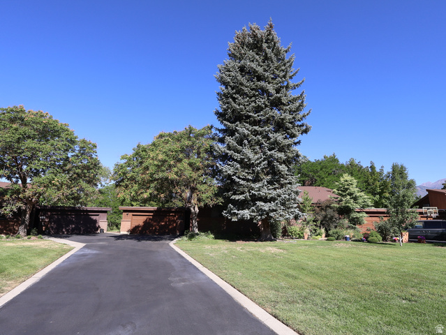 2755 N Edgewood Dr — photo