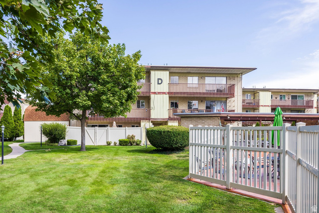 650 N Oakley St #D105 — photo