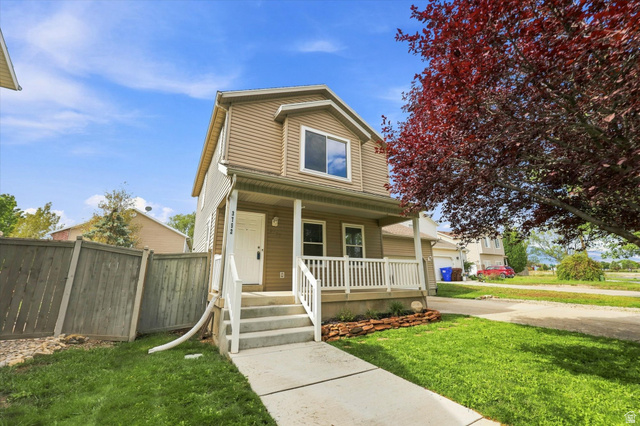 3752 E Navajo Dr — photo