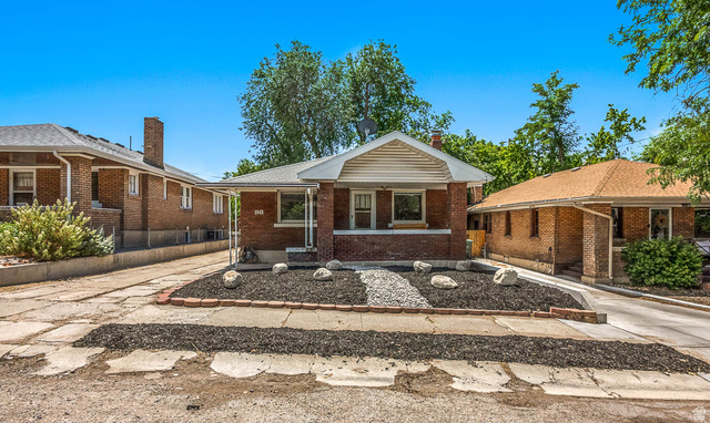 1048 E Barbara Pl — photo