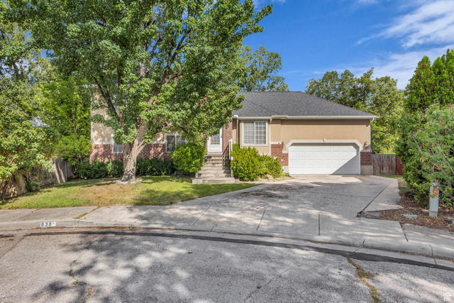 838 Williams Ct — photo