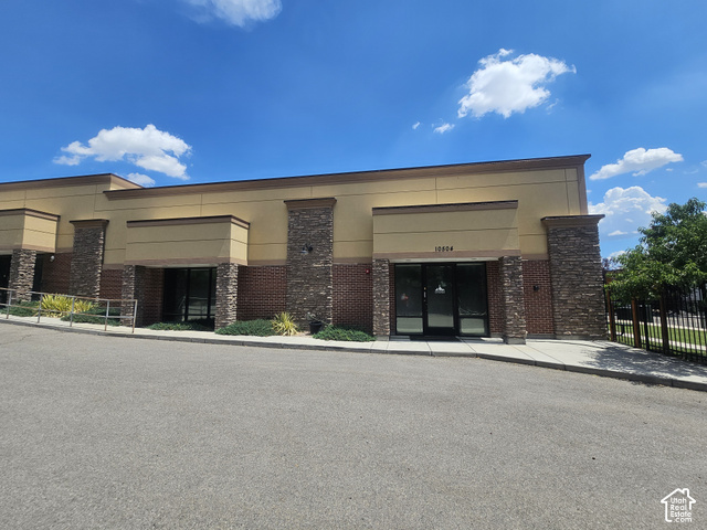 10504 S Redwood Rd — photo