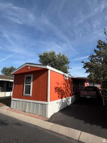 1264 Goldfinch St — photo
