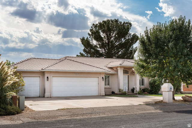 3415 S Mulberry Dr — photo