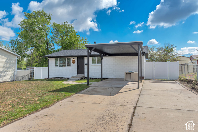 5643 S 4015 W — photo