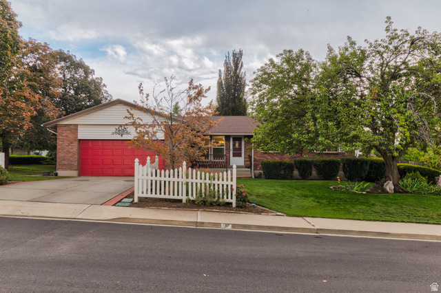 455 Melanie Ln — photo