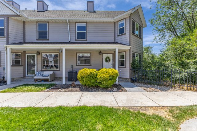 564 Sellwood Ct — photo