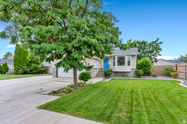 5501 W Pleasant Dr — photo