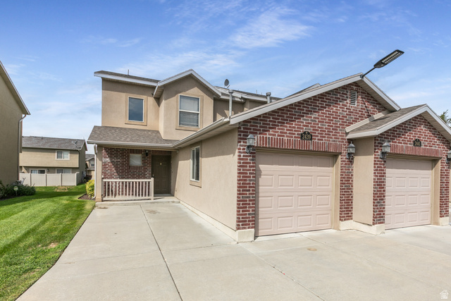 2439 N Wellington Dr — photo