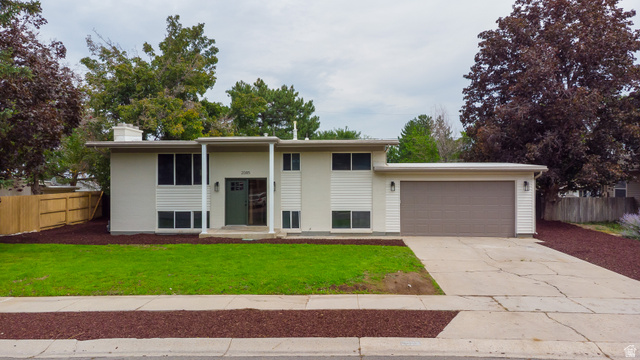 2085 E Castle Hill Ave — photo