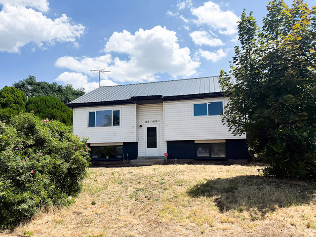 100 N 450 W — photo