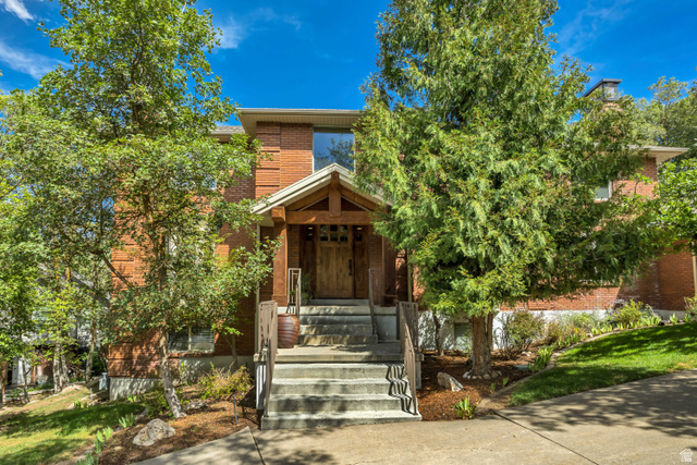 2745 Cave Hollow Way — photo