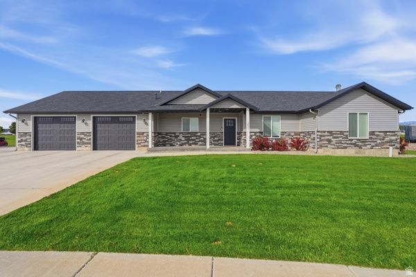 251 E Eagle Way — photo